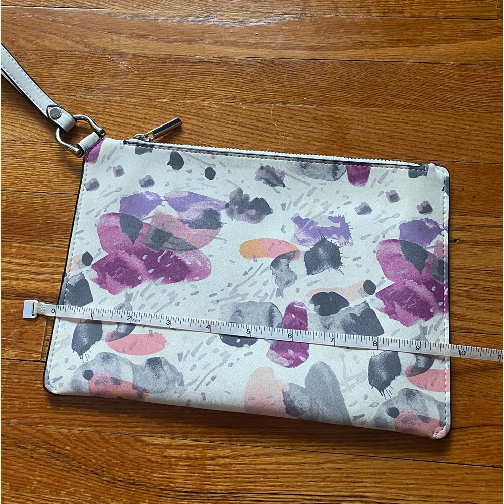 NWOT ‘A new day’ Vegan clutch wristlet, white floral purple - Picture 4 of 4